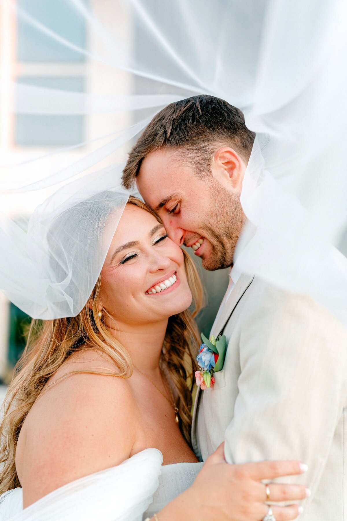 Couple-Under-Veil-Close-Up-1