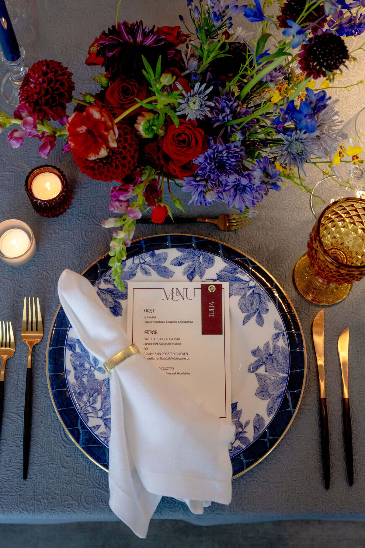 katie-hampton-chic-summer-wedding-place-setting-springvale-floral