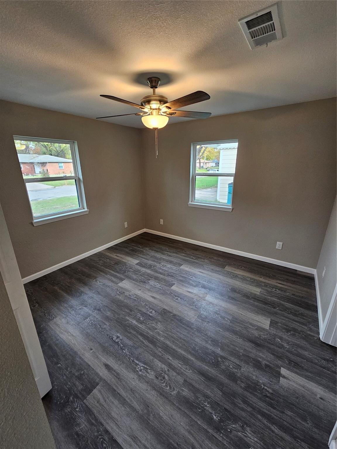 2 bed 1 bath home for sale in Gainesville, Texas - second bedroom view