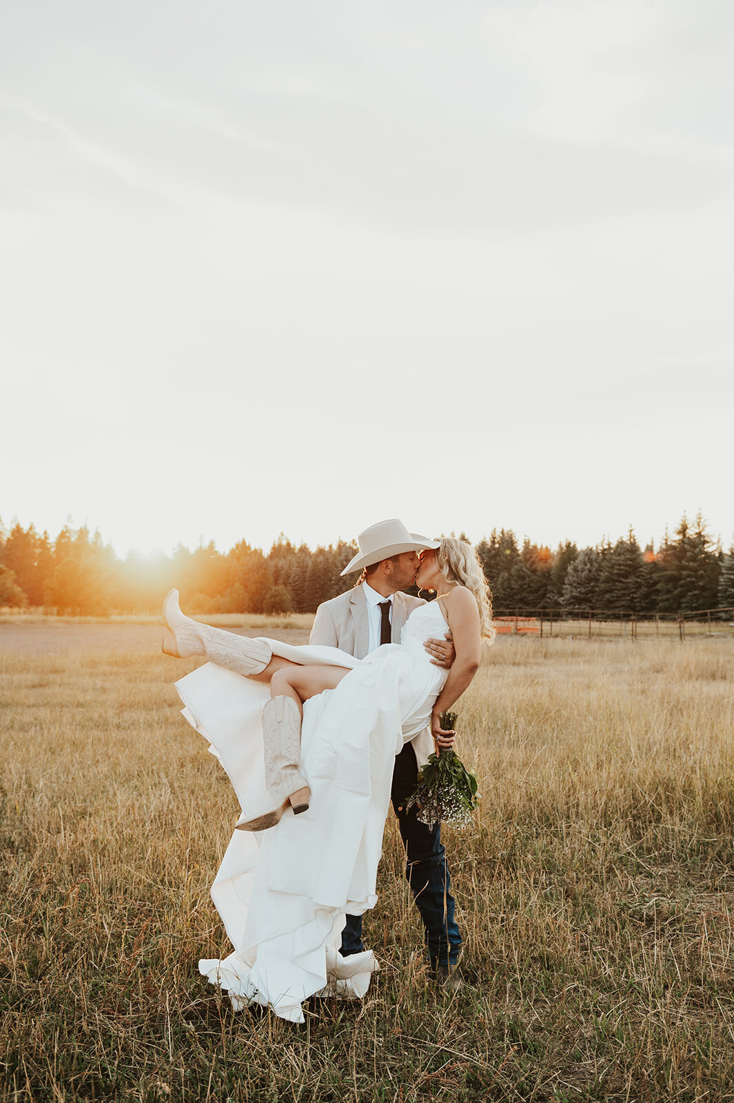 presley-gray-luxury-western-montana-wedding-9045