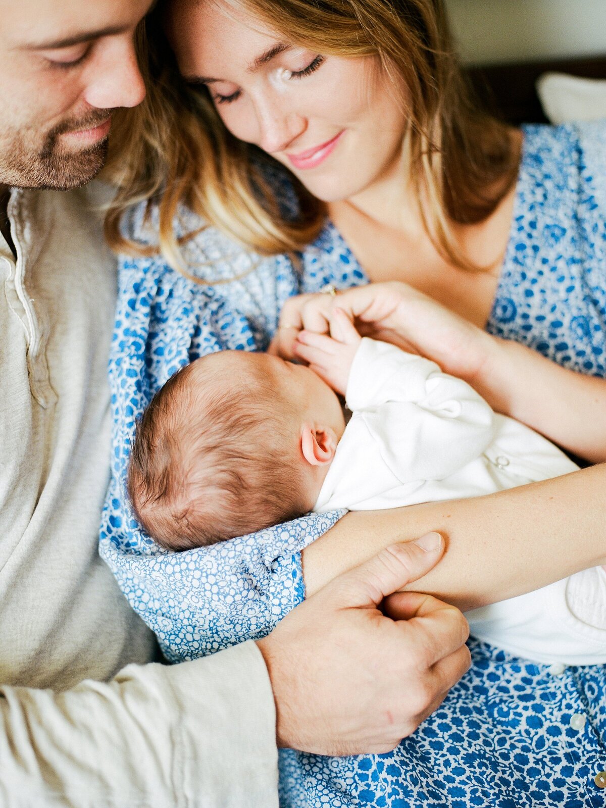 modern-natural-newborn-photos-charlottesville-virginia-amy-nicole-photography-0012