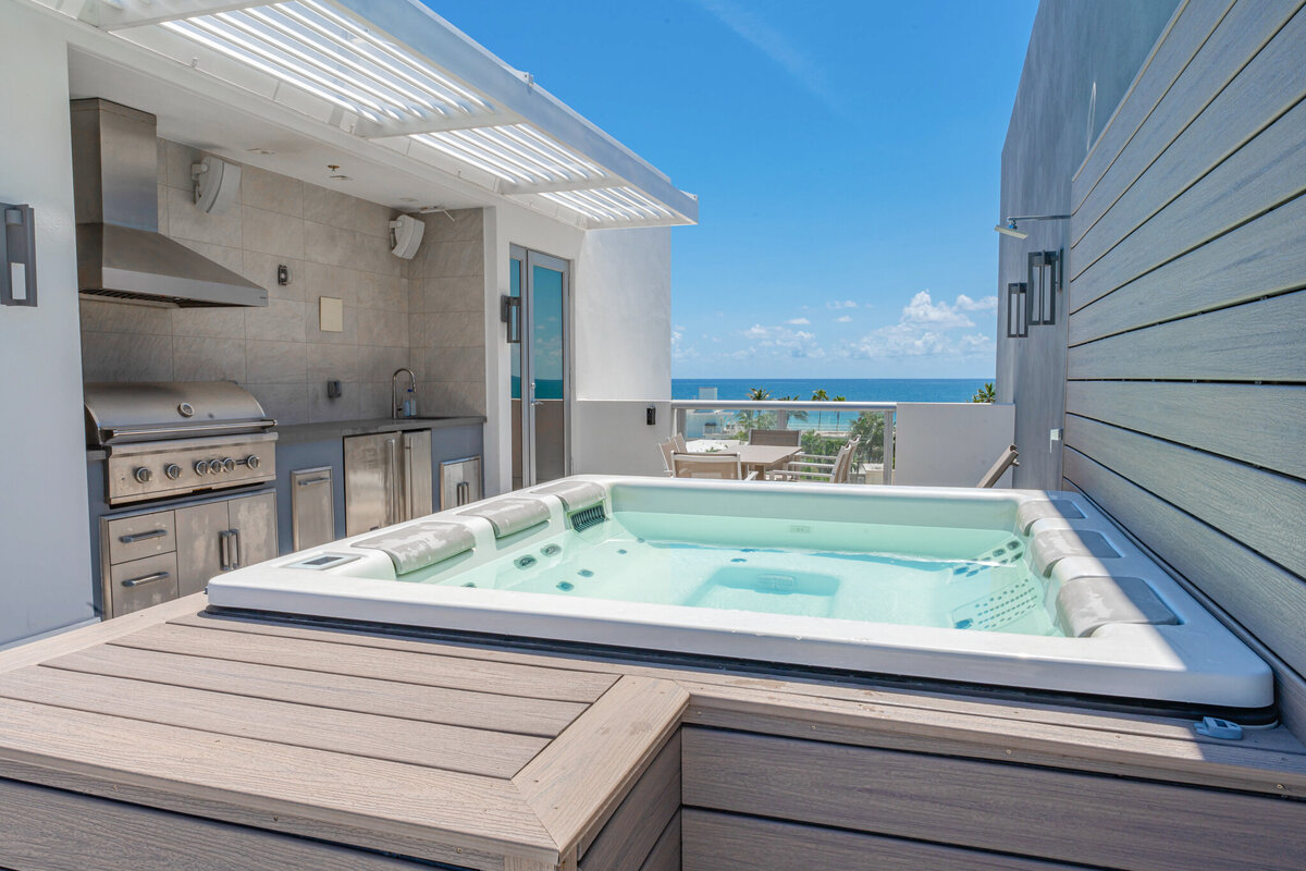 Hot tub (2)