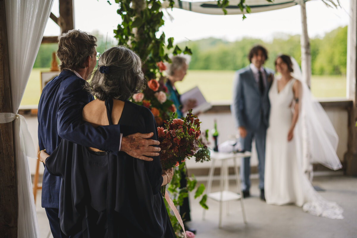 Witness the magic of this breathtaking moment at the Valley View Farm Wedding, skillfully captured by photographer Matthew Cavanaugh.