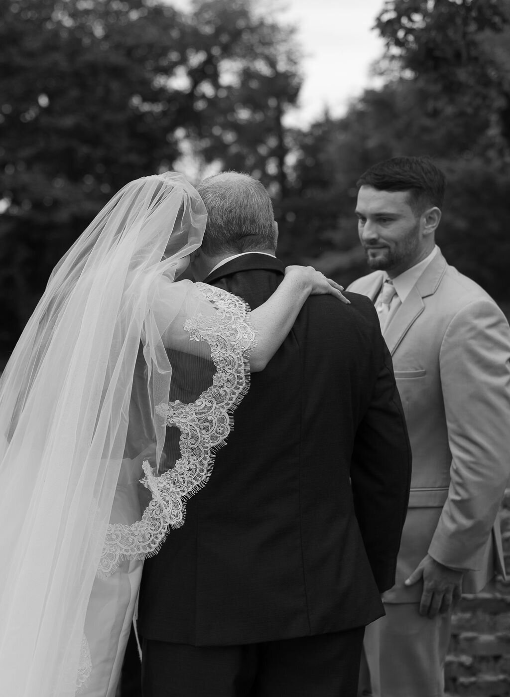 Lyndsey_Jacob_Knoxville_Wedding_Photography-792_jXB