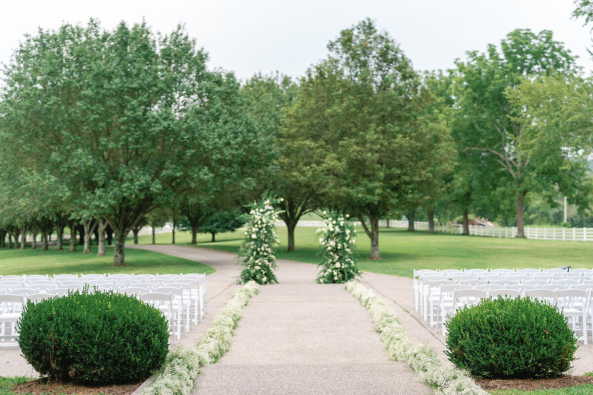 Outdoor wedding ceremony at Passerine Hills Estate in Tennessee