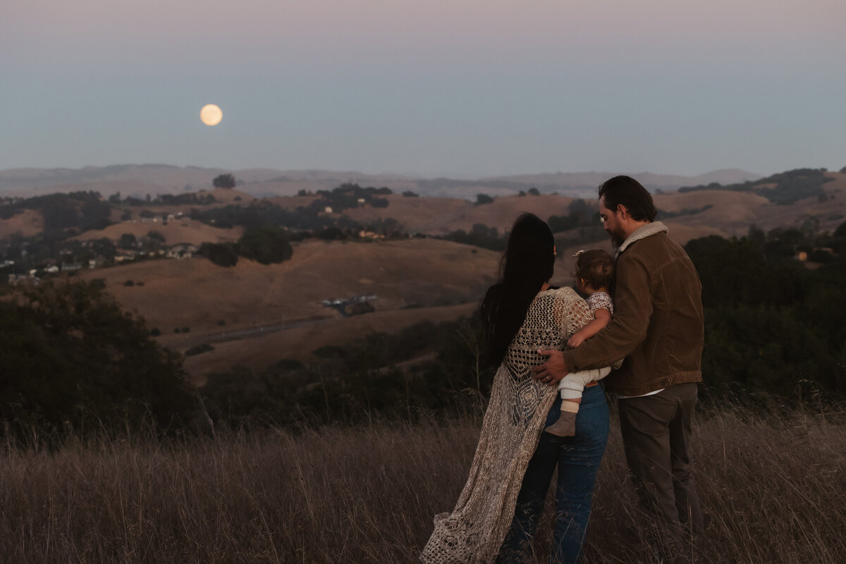 Family photographer captures full moon in Petaluma California