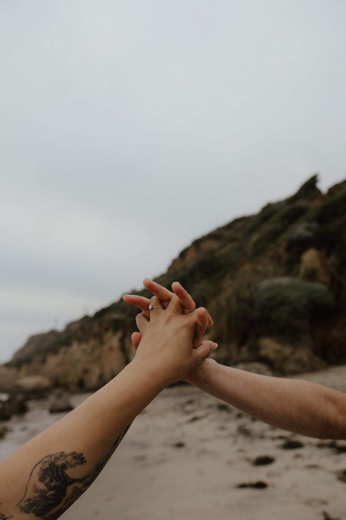 couples-hands--meg-pearson-photography-midwest