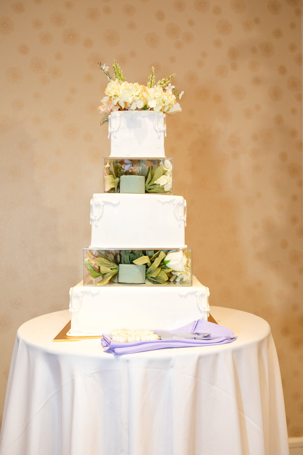 atlanta-wedding-photographer-elegant-white-wedding-cake-detail