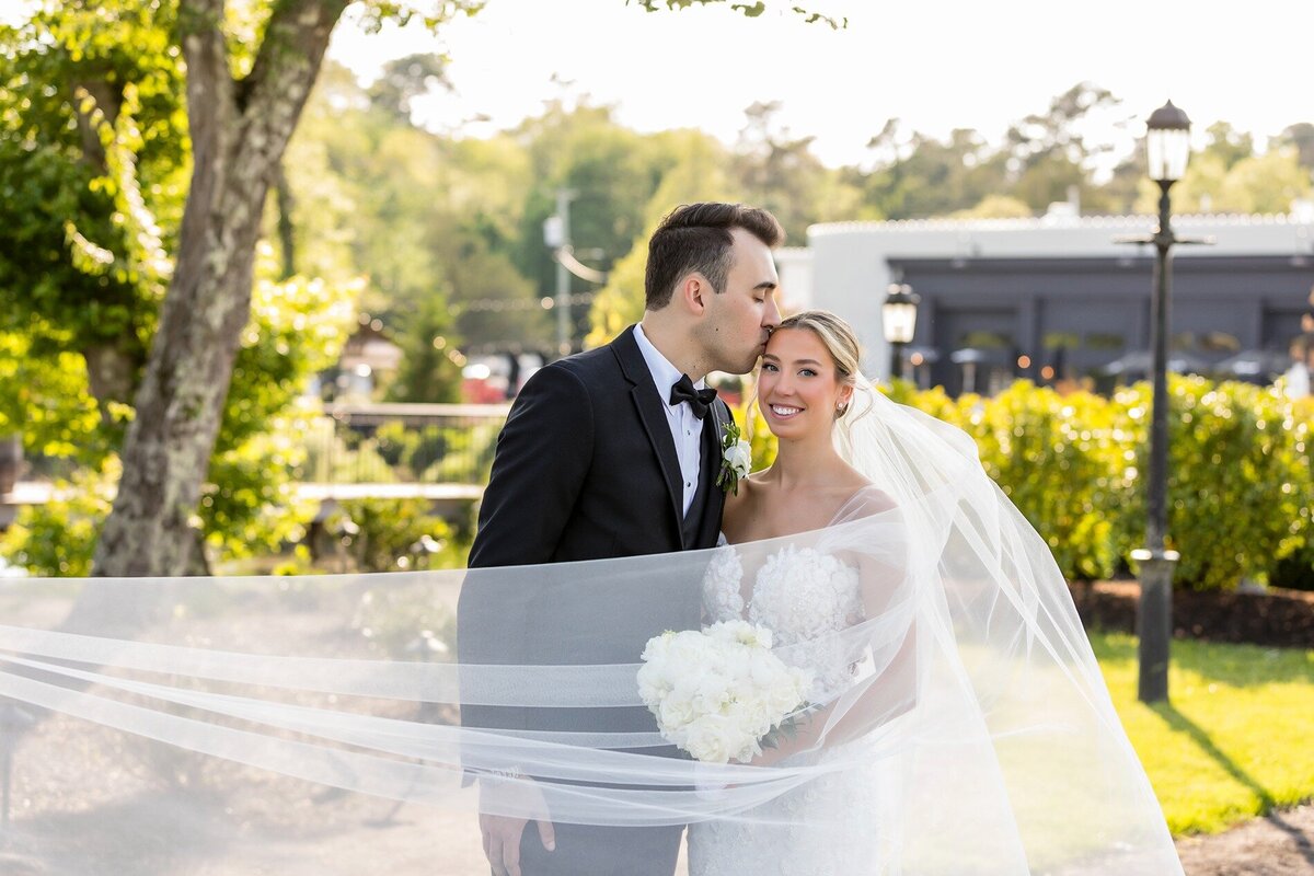 groom-kissing-bride-renault-winery