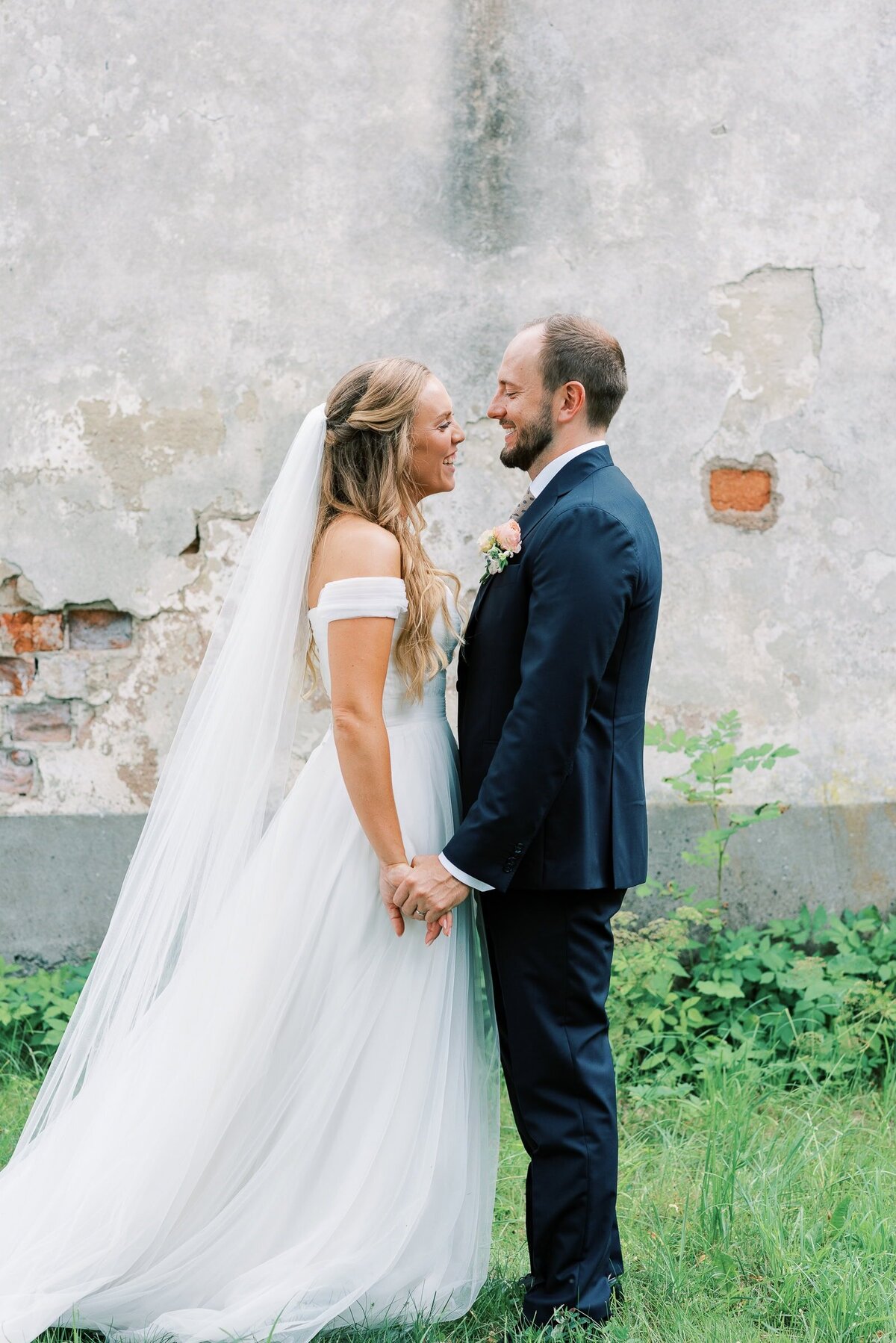 Destination Wedding Photographer Anna Lundgren in Stockholm Swedish American wedding at Ranas Slott in Roslagen Stockholm Sweden_006