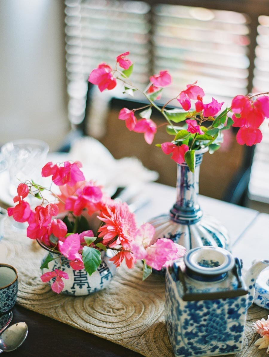 Pink Bougainvillea Centerpiece in Blue and White Ginger Jars Indian Wedding Photographer Bonnie Sen Photography