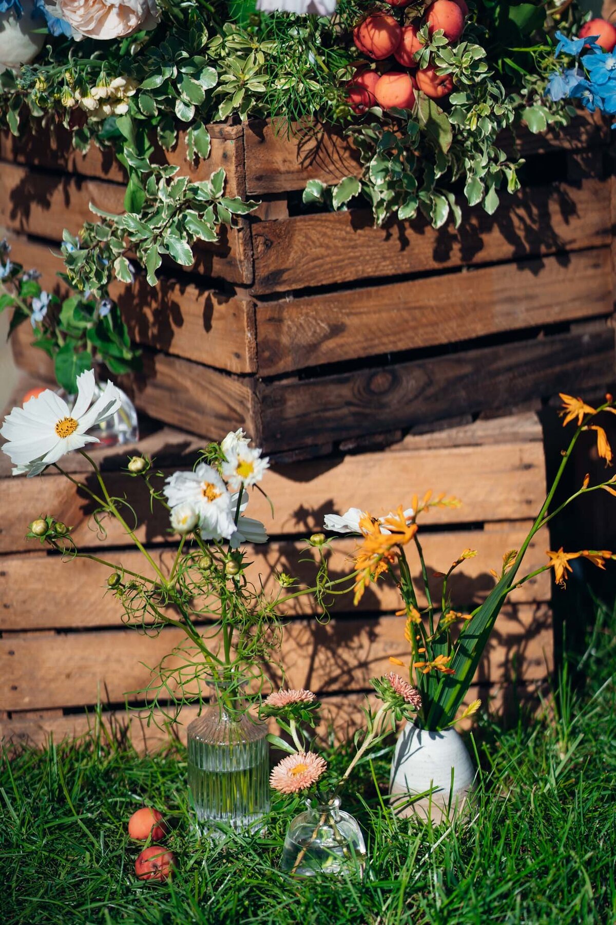 cheltenham-wedding-photographer-tipi-wedding-florals-at-pauntley-court