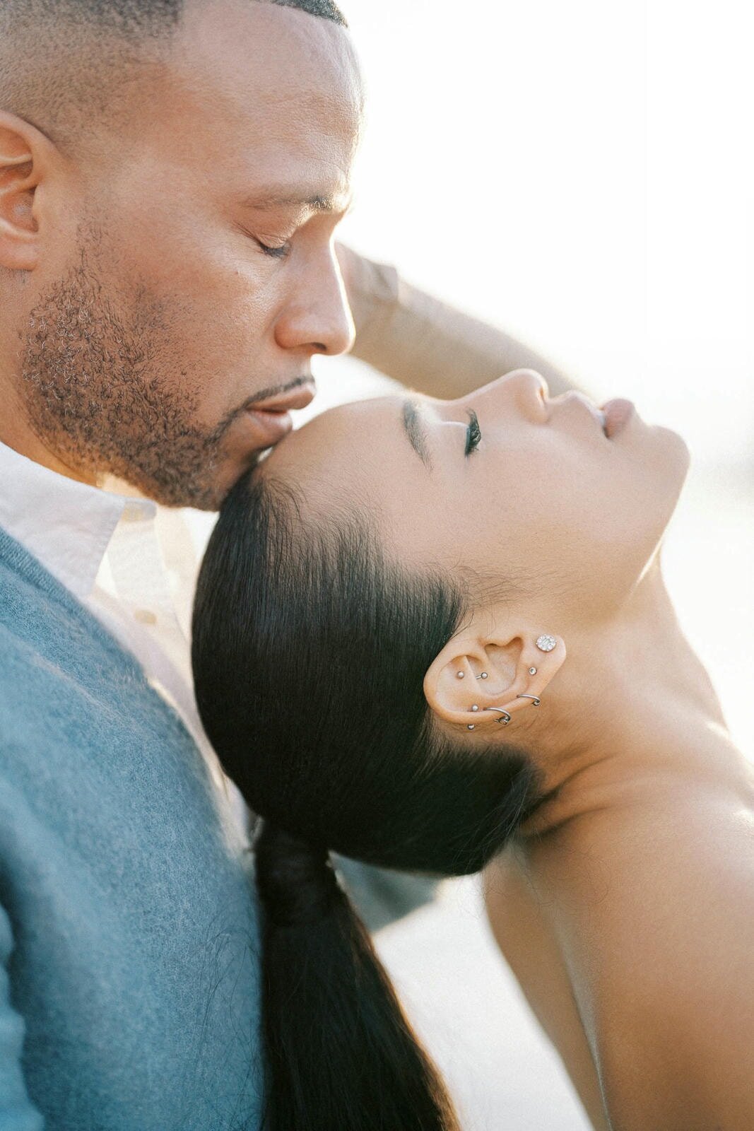E11-Engagement-photo-shoot-in-Downtown-Toronto-Maria-and-DeVon-2025-04-14-2500px-1099