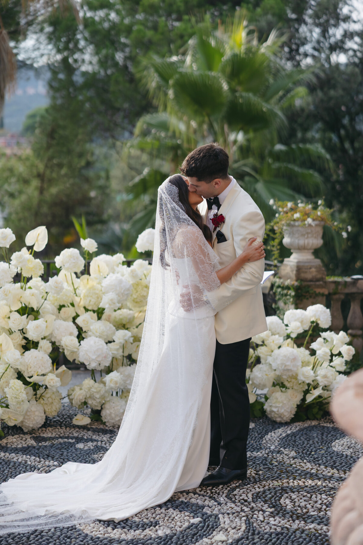 Cacie_Carroll@CacieCarrollPhotography_KriziaandNick_WeddingDayatVillaDurazzo_SantaMargheritaItaly-571