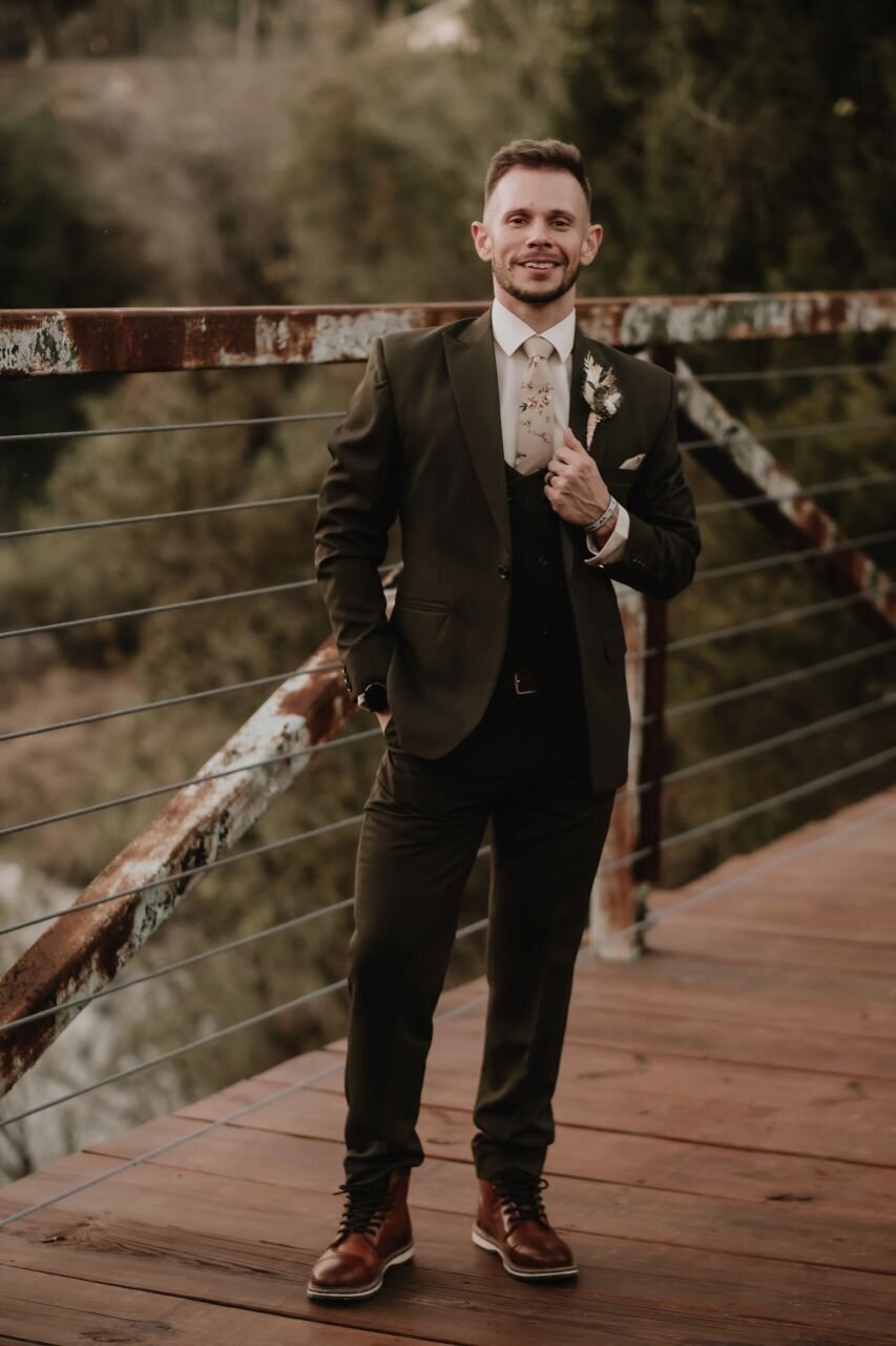 paisley-sunshine-white-rock-canyon-elope-in-tampa-chantilly-chic-celebrations-16