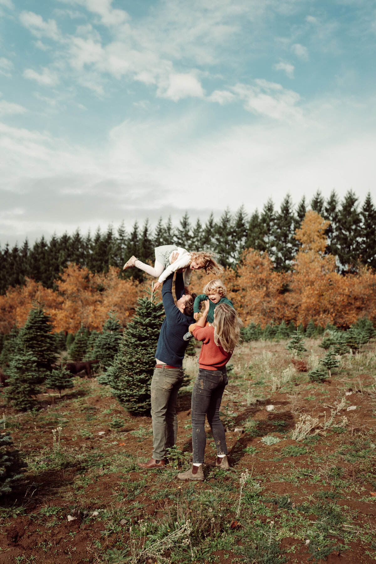 Portland-Christmas-Tree-Farm-Mini-Sessions-063