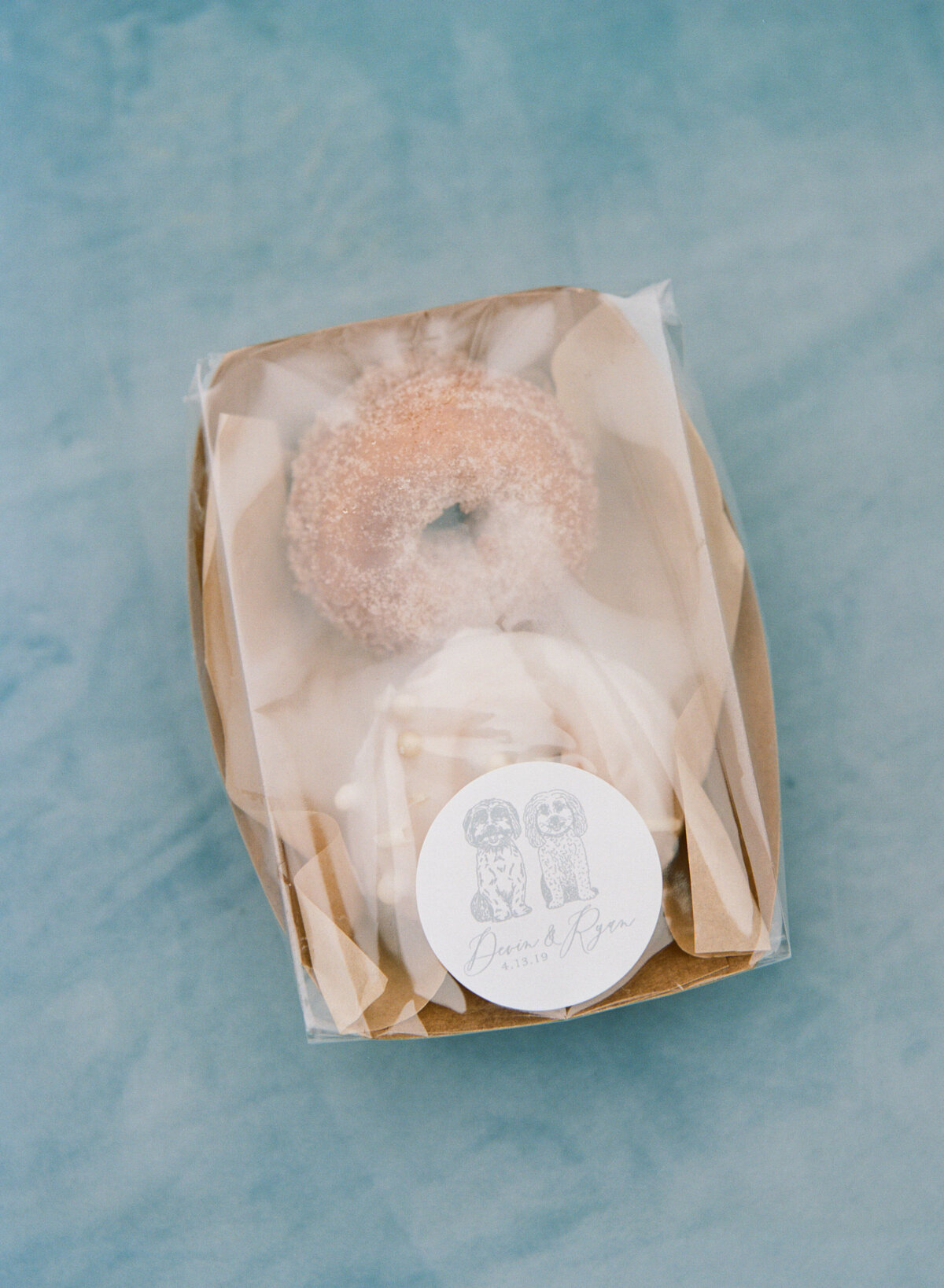 06-wedding-donut-favor-welcome-bag