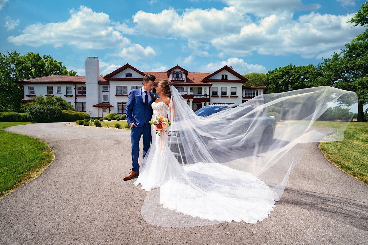 22_ashleyrosephotography-LongviewMansion_weddingcouple_dramatic