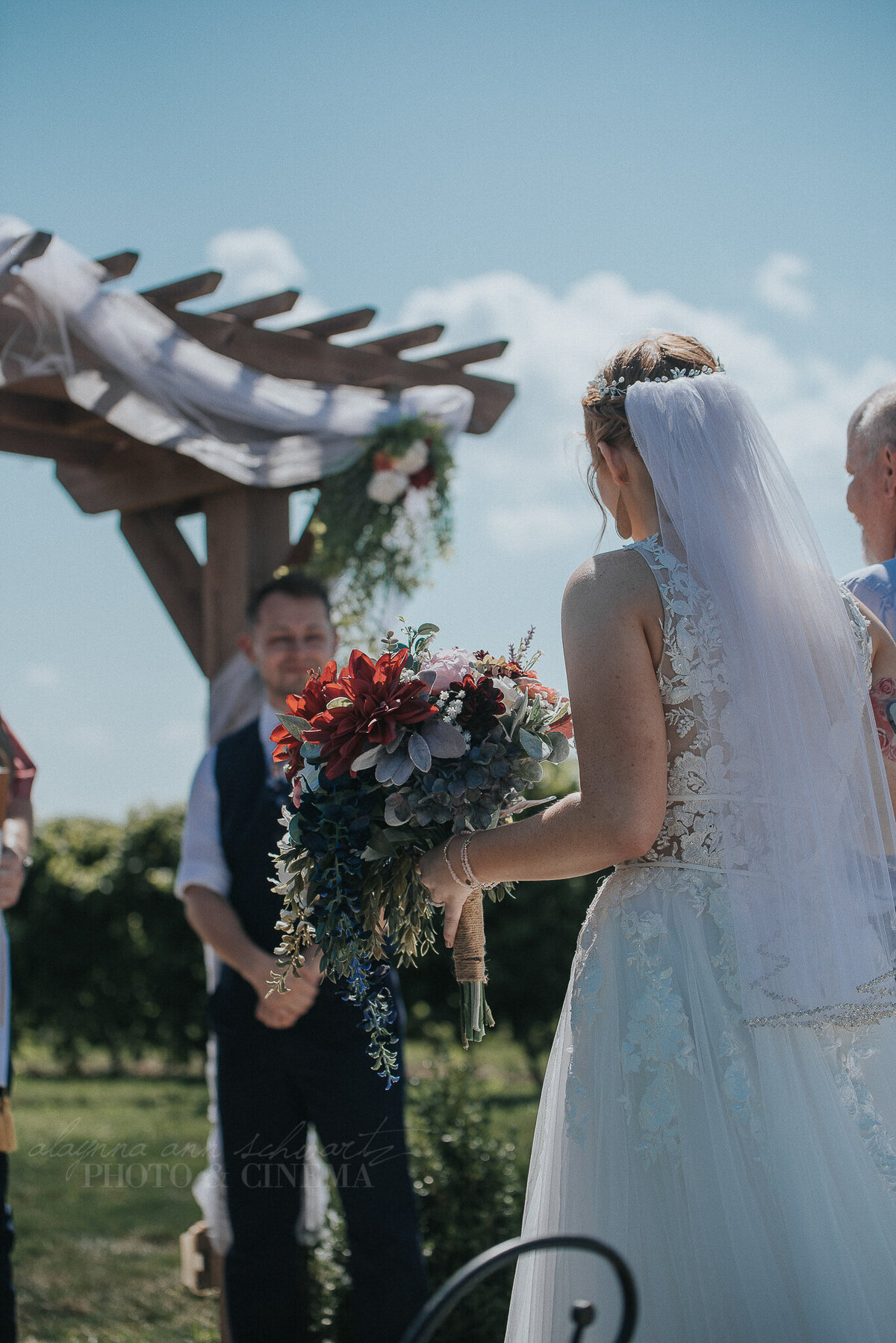 ceremony _ alaynna ann schwartz _ harpors vinyard _ iowa photographer _ playlife photography_0120