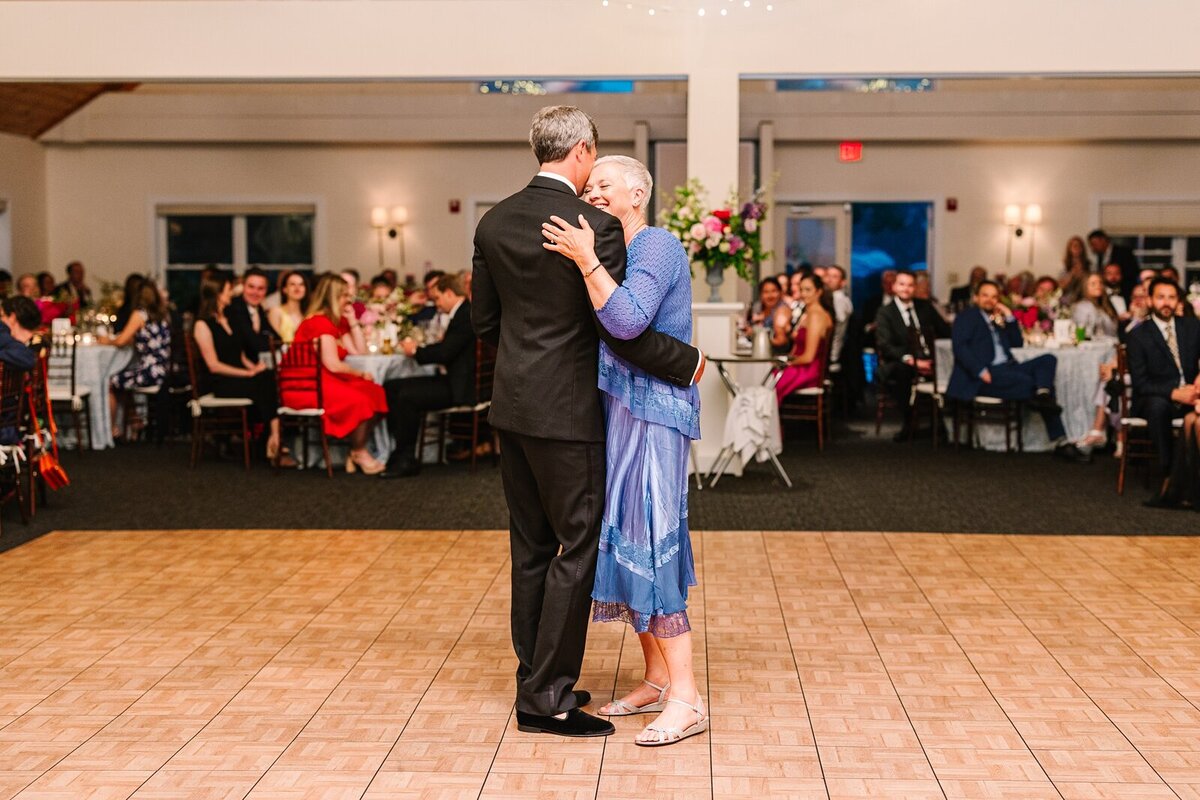 Modern_Black_Tie_Rainy_Summer_Wedding_Spruce_Point_Inn_Maine_Photography_0085