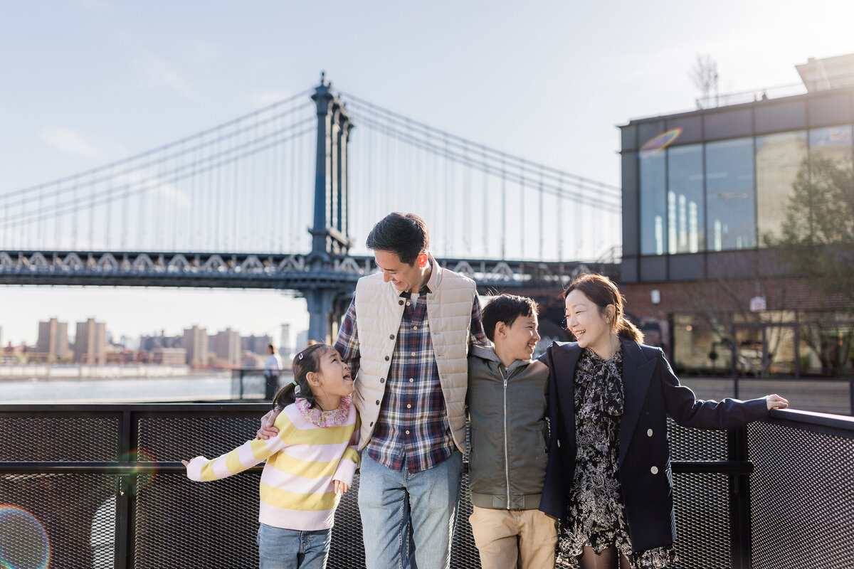 new york city family session taken at brooklyn dumbo