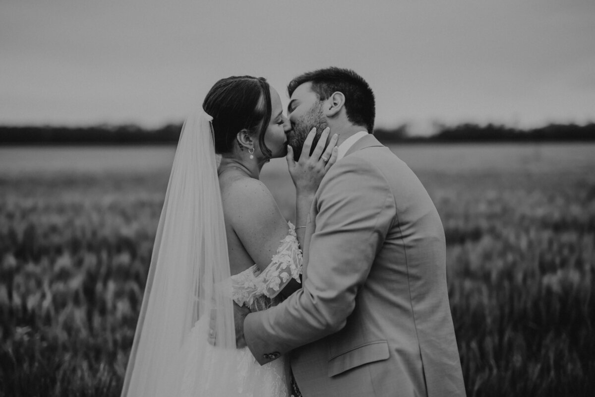 Black-and-Whitw-Kiss