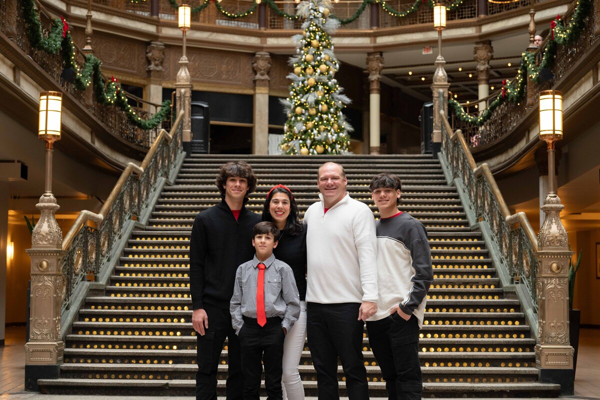 ChristmasFamilyPhotosMedinaOhioPositivelyPortraits-15