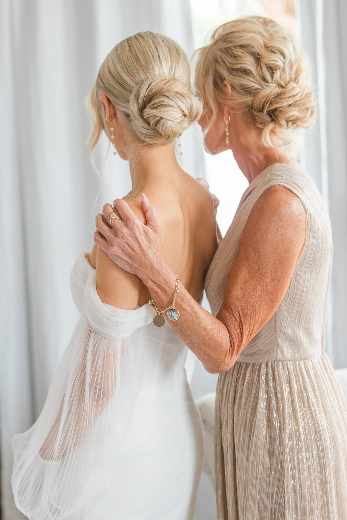 The Estate at Via Las Palmas Palm Springs Light and airy spring wedding southern california wedding venue luxury photography-61