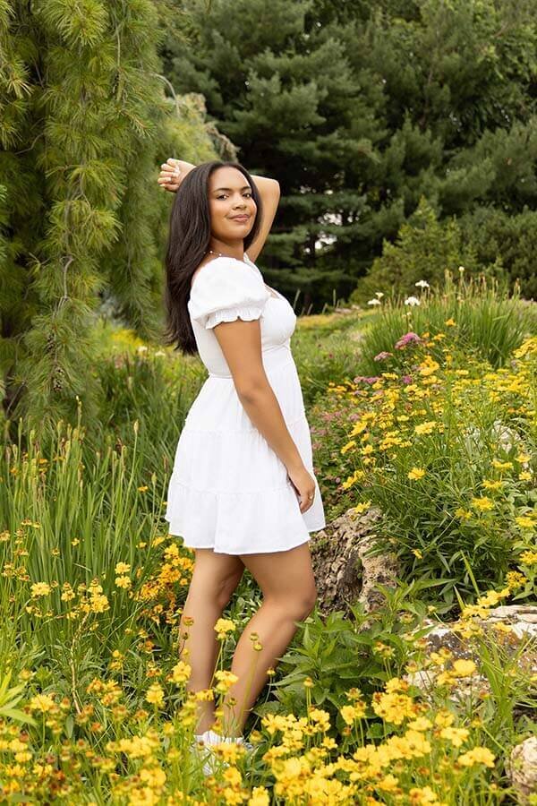 senior-girl-in-white-dress-in-flower-field