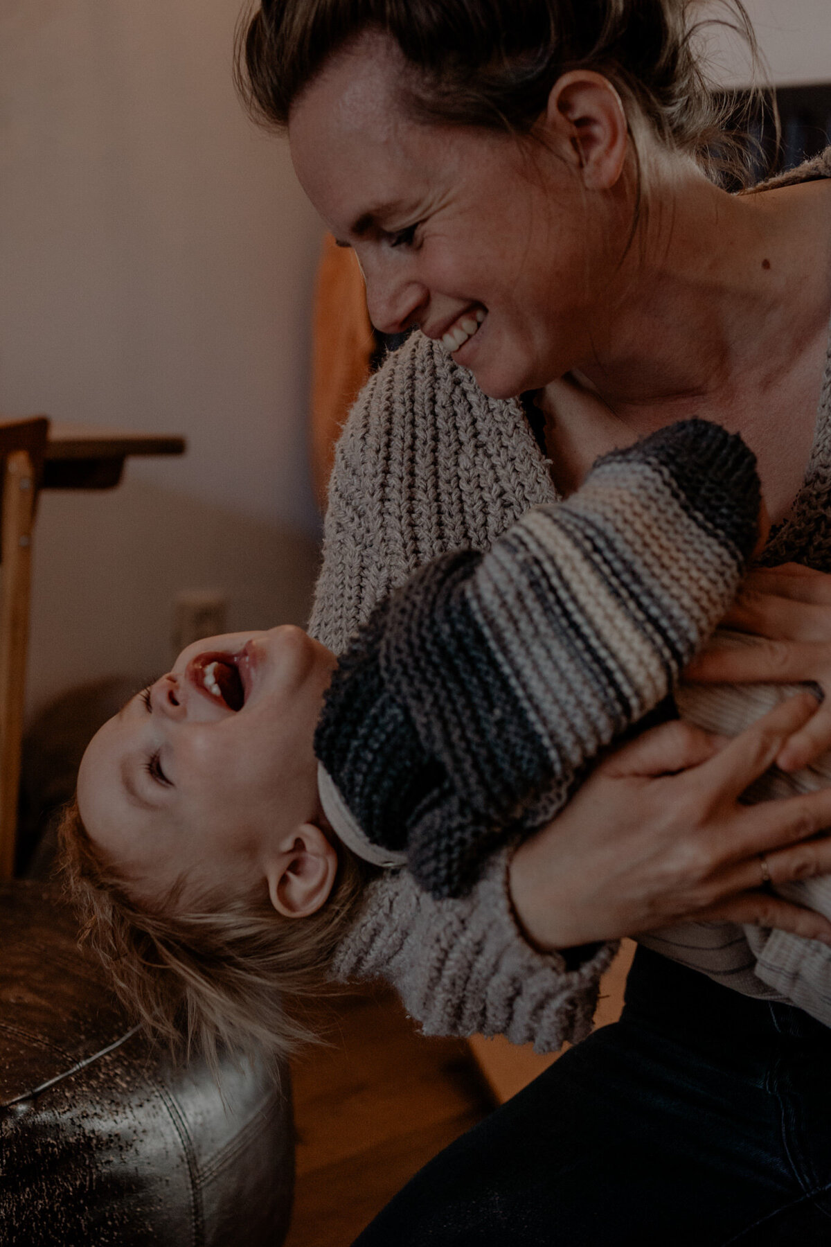 Shotsbylise_shootTexel_lifestyle_motherhood_fotograafhaps_videografie_gezinshoot35