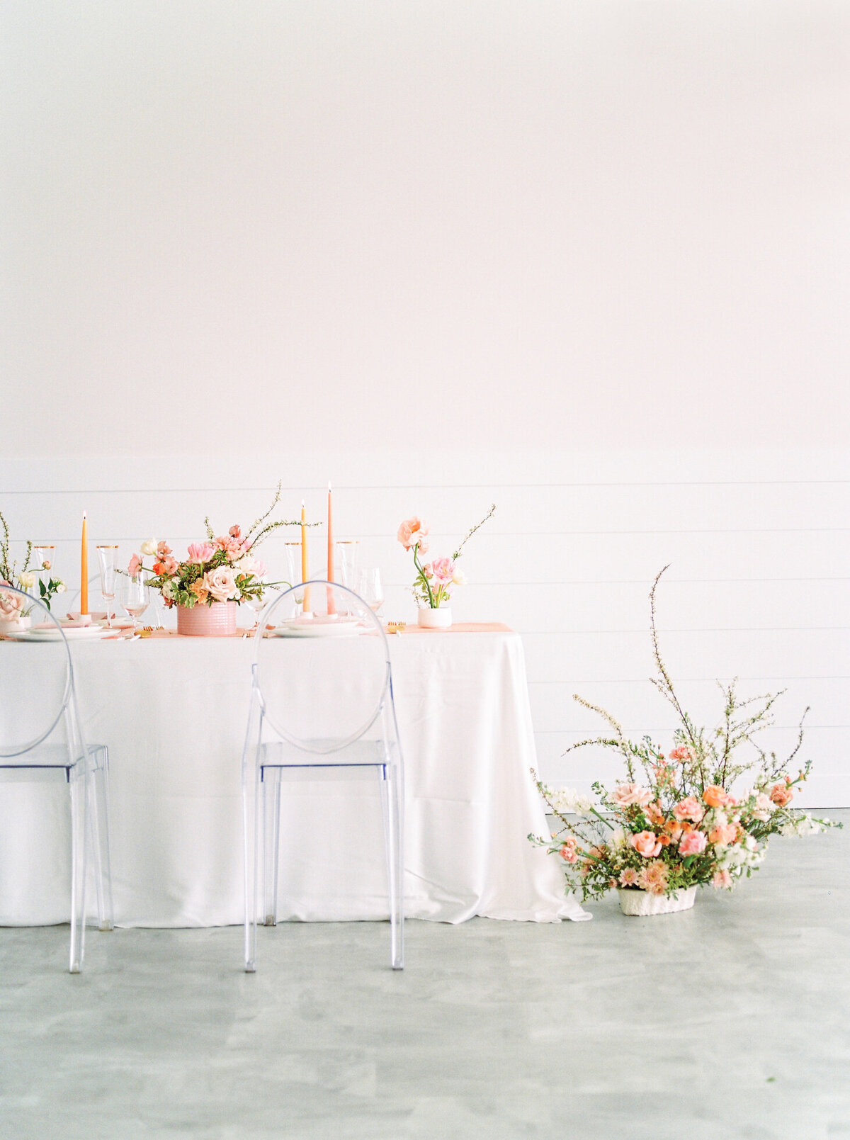 floral-and-field-design-bespoke-wedding-floral-styling-calgary-alberta-peach-kiss-editorial-tablescape-45