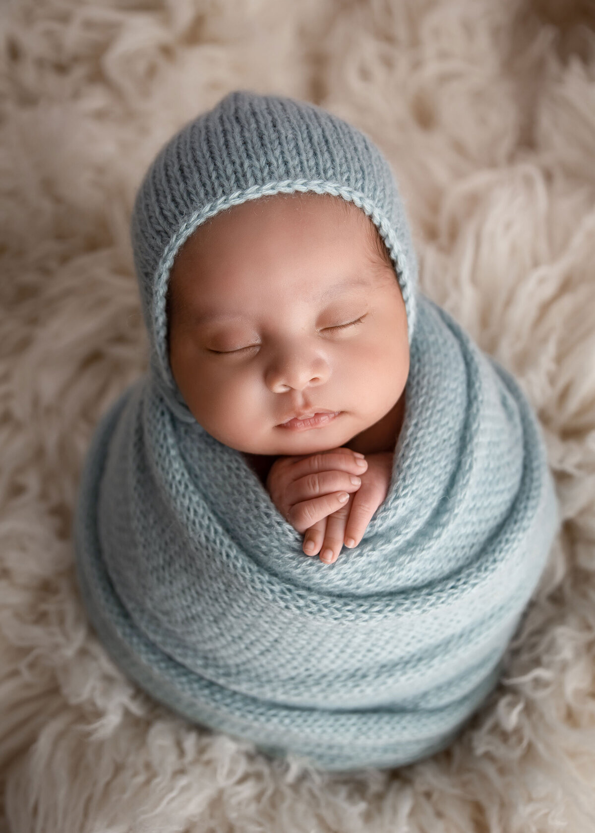 Easton-Pennsylvania-Best-Newborn-Photographer-sleeping-baby-white-background-blue-bonnet