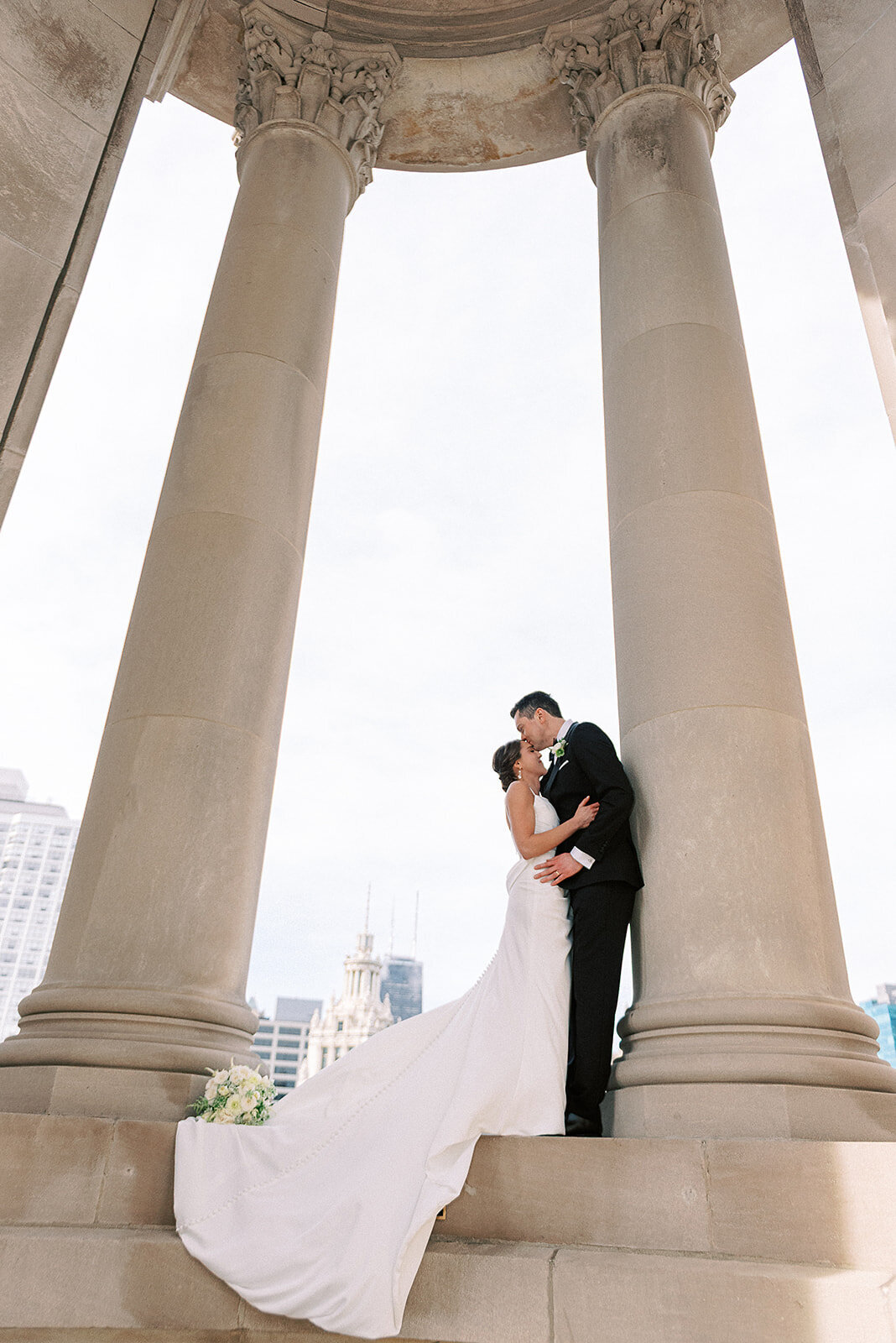 cupola-bride-groom-london-house-hotel-chicago-hbicweddings-bouquet-on-dress