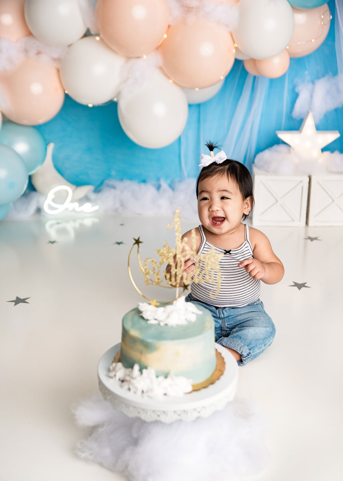 Lehigh-Valley-PA-Cake-Smash-Photographer-twinkle-twinkle-little-star-moon-and-star-cake
