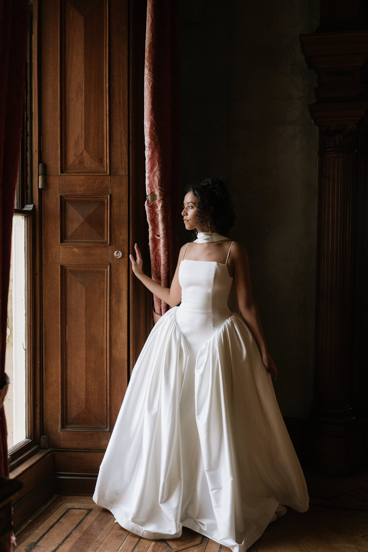 modern-bride-in-italy-countryside