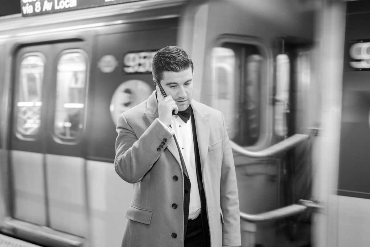 NYC-winter-Wedding-street-photography-subway-2
