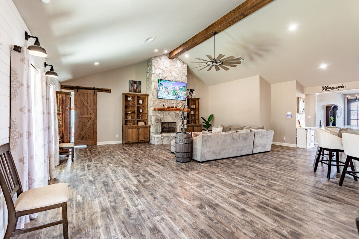 Spacious living room with smart TV in this five-bedroom, 3-bathroom vacation rental house for up to 10 guests with free wifi, private parking, outdoor games and seating, and bbq grill on 2 acres of land near Waco, TX.