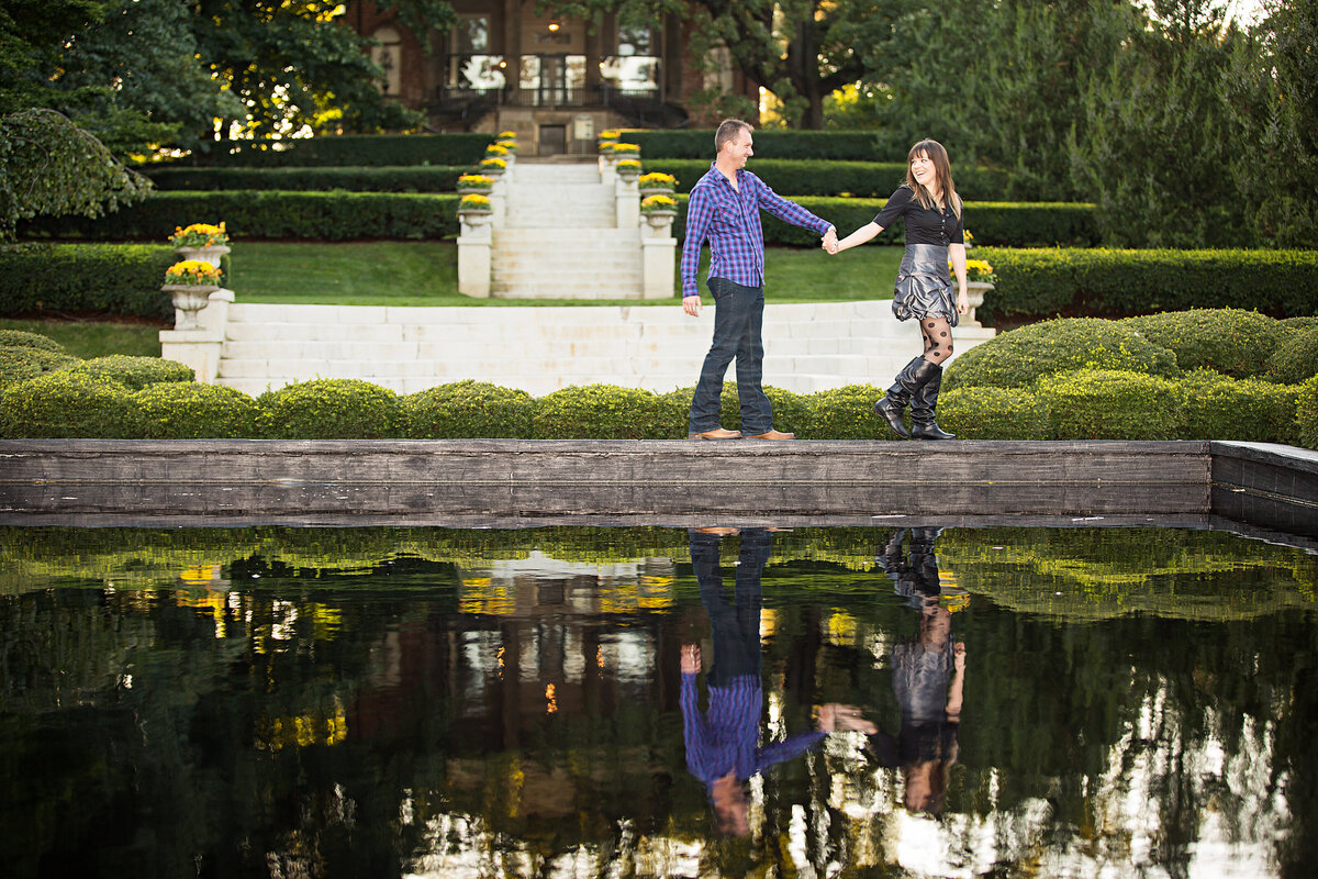 engagement-photo-idea-wedding-cantigny-park-wheaton