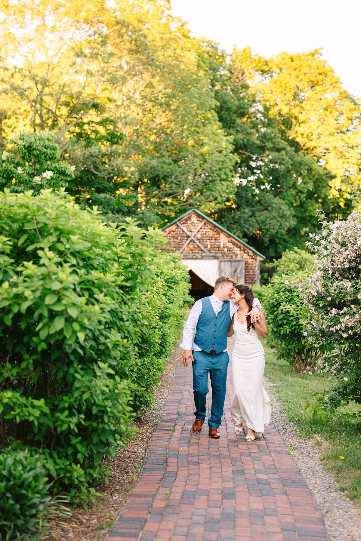 Wildflower_Inspired_Sunny_Colorful_Wedding_Photography_Preserve_at_Chocorua_New_Hampshire_0111