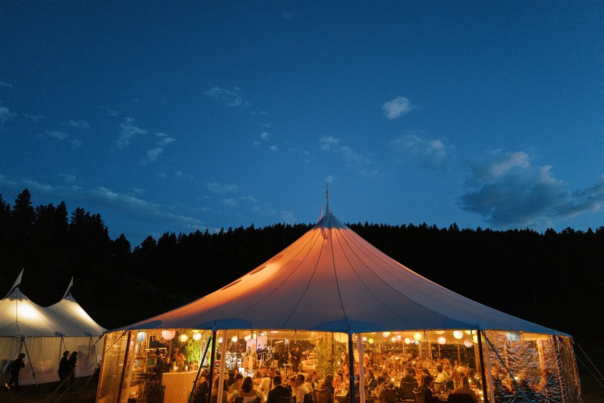 Colorado-wedding-planner-tented-wedding-lighting