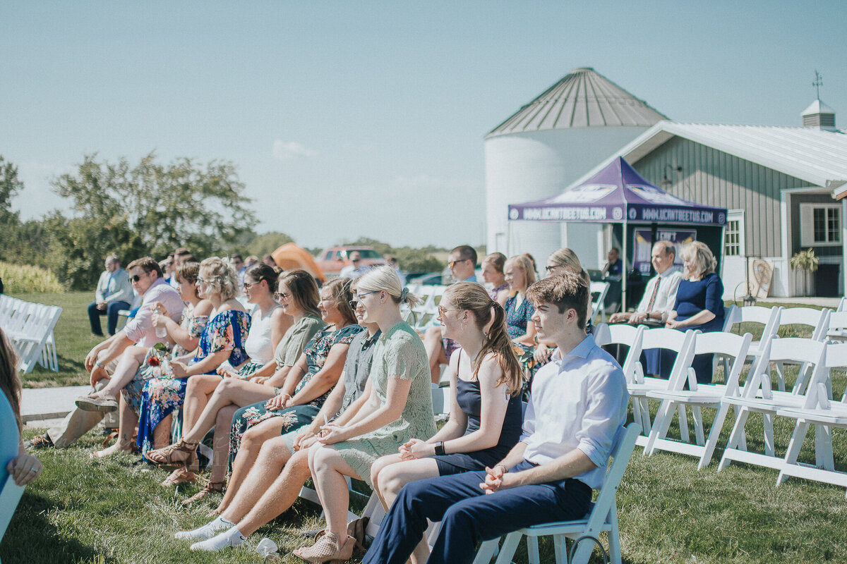 ceremony _ alaynna ann schwartz _ harpors vinyard _ iowa photographer _ playlife photography_0124