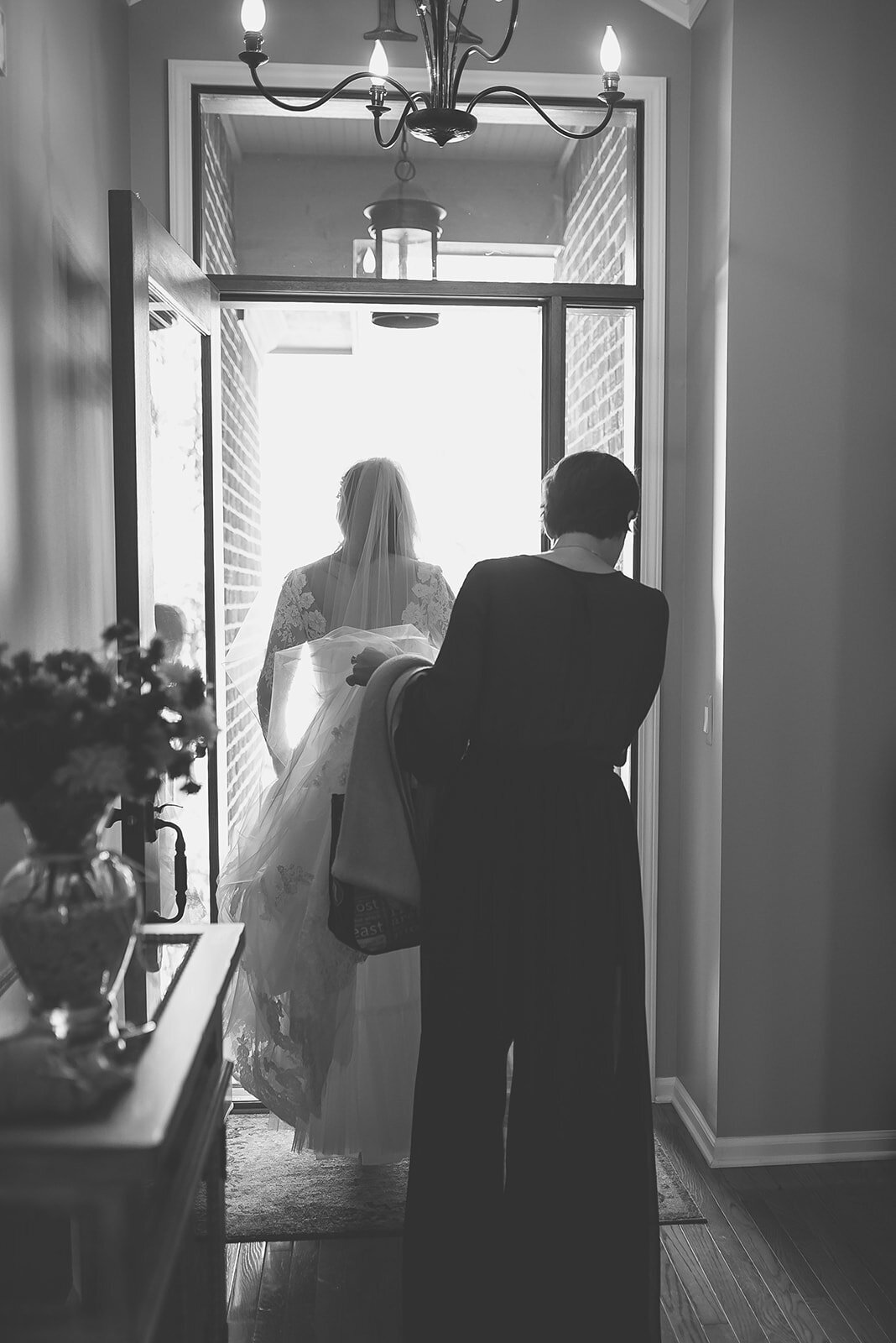 An elegant black tie garden wedding at Planterra Conservatory in West Bloomfield Michigan provided by top rated Metro Detroit wedding photographer Kari Dawson14