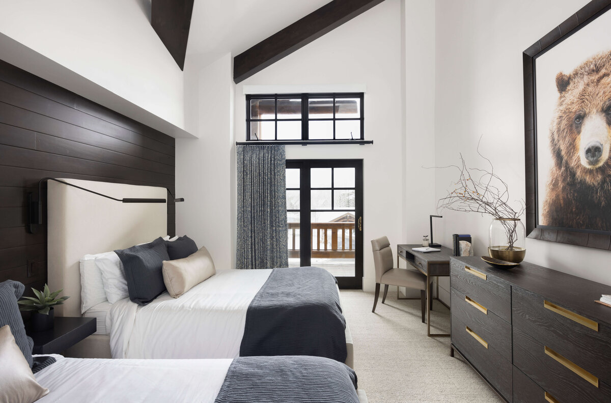 lesa-peers-deer-valley-retreat-bedroom-modern-interior