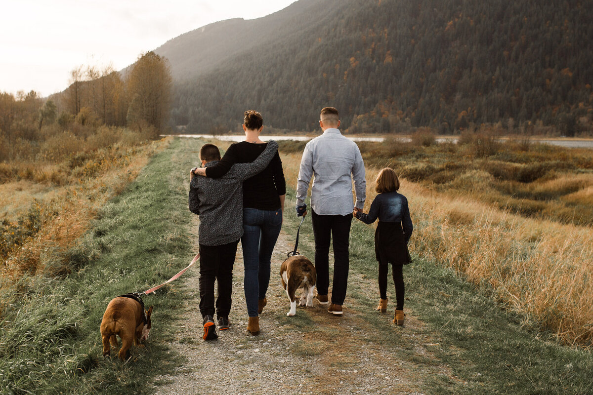family photos with dogs at Pitt lake