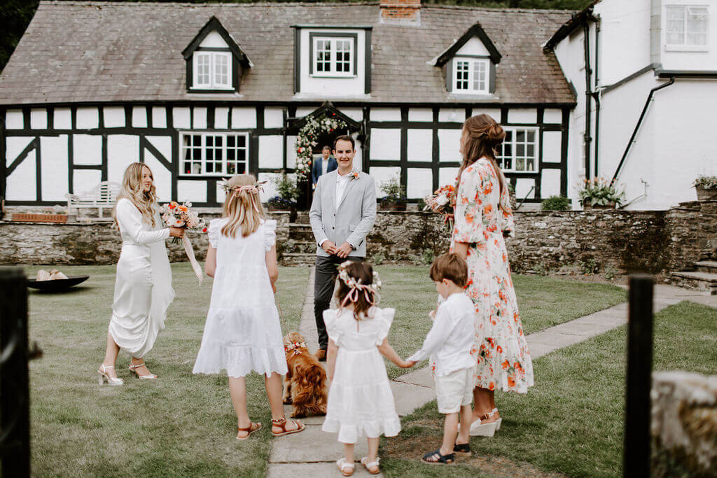 Hattie-Grey-Marquee-Court-Wedding-Flowers-Issy-And-Bella-Florist-Herefordshire13