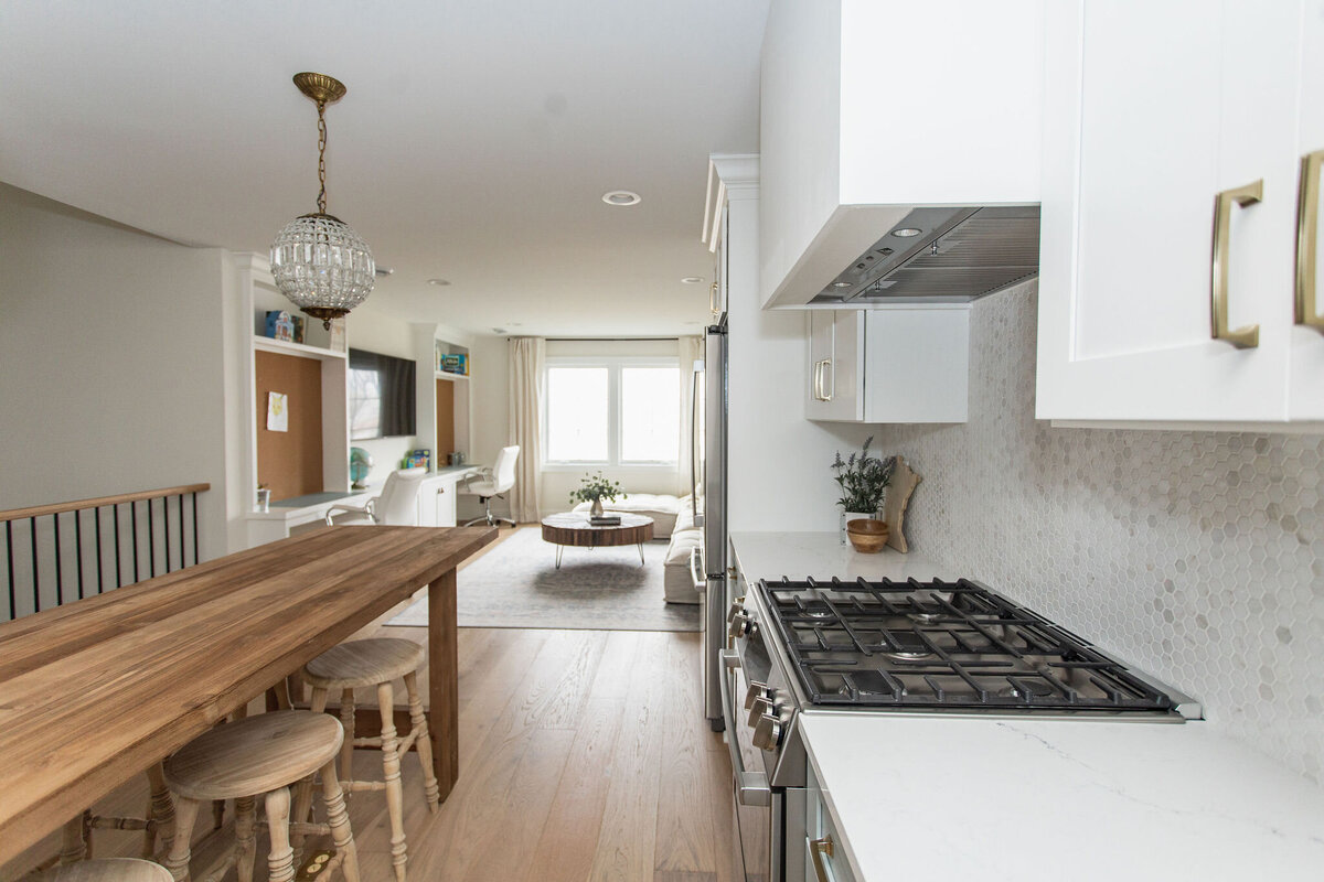alma-homes-lake-minnetonka-builder-white-kitchen-cabinets