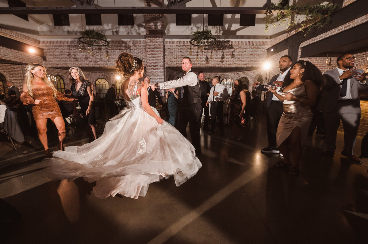 whimsical-wedding-photographer-nj-by-suess-moments-at-the-perona-farms-refinery