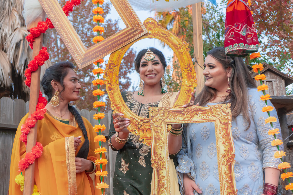 Indian wedding bride and bridesmaids photo