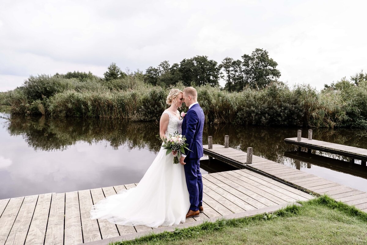 bruiloft fotograaf Groningen, Drenthe en Friesland. Voor romantische bruiloften en spontane foto's met natuurlijke kleuren.
