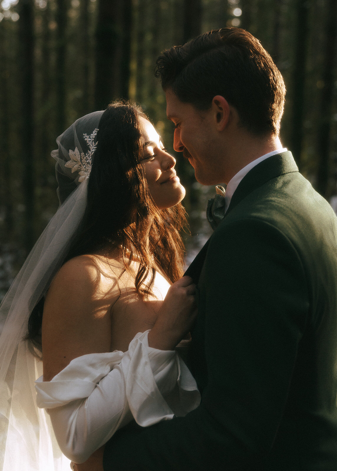 bc-vancouver-island-elopement-photographer-taylor-dawning-photography-forest-winter-boho-vintage-elopement-photos-14